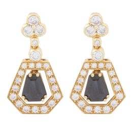 259.  Pendientes largos de brillantes y zafiros; con zafiro colga