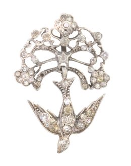 82.  Colgante S. XIX en plata y strass con golondrina colgante de lazo superior