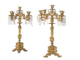 1247.  Pareja de candelabros de cinco luces de bronce dorado y cristal.España, finales del S. XIX.