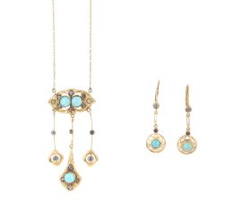 43.  Conjunto de pendentif y pendientes de pp. S.XX con cabuchones de turquesas y strass