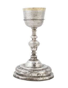 541.  Cáliz de plata en su color y plata sobre dorada.Posiblemente Aragón, S. XVII.