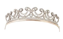 417.  Diadema Belle-Époque de brillantes de talla antigua, con di