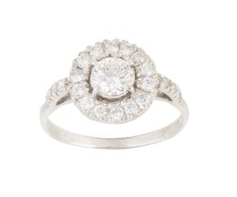 381.  Sortija ojo de perdiz de brillantes con brillante central de 0,51 ct aprox