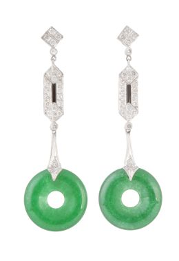 395.  Pendientes largos con disco de jade verde, que pende de ban