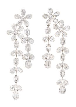 362.  Pendientes largos con dos cascadas de mortivos florales de 