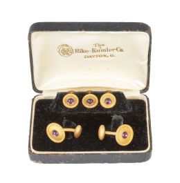 79.  Conjunto de pareja de gemelos y tres botones de pp. S. XX  