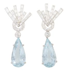 326.  Pendientes largos con aguamarinas talla pera, colgantes de cintas de diamantes talla baguette 