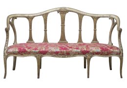 1338.  Canapé de madera tallada, policromada y dorada.
Trabajo de