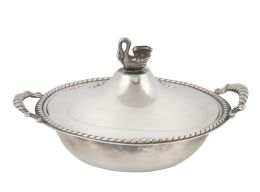 1376.  Portafritos de plata rematado por cisne en la tapa. Con marcas.Pérez Fernández, S. XX.