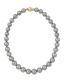 317.  Collar de un hilo de perlas de Tahití de tamaño graduado hacia el centro, con cierre de esfera en oro