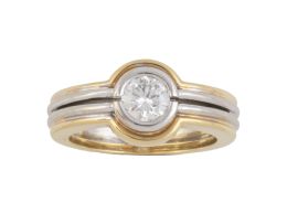 172.  Sortija con solitario de brillante central de 0,55 ct en montura de oro bicolor