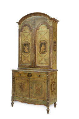 1273.  Mueble de dos cuerpos de estilo directorio de madera pintada con temas alegóricos de la Revolución Francesa.Trabajo francés, pp. del S. XX.