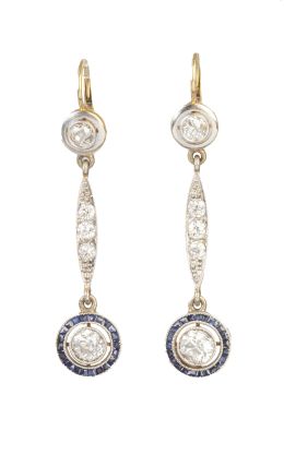 372.  Pendientes largos de brillantes y zafiros, con ojo de perdi
