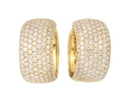 269.  Pendientes criollas anchas con frente de pavé de brillantes