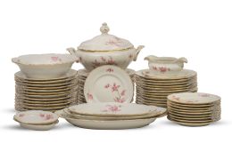 1381.  Vajilla de porcelana esmaltada con flores rosas y filo dorado.Santa Clara Vigo, España, S. XX.