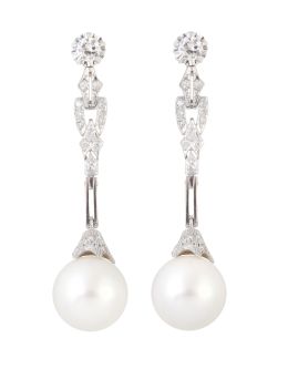 327.  Pendientes largos con perillas de perlas australianas, colg