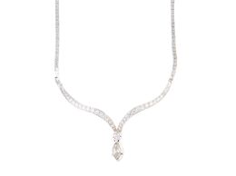 337.  Collar con frente en "V" de brillantes, con diamante talla marquisse central de 0,90 ct aprox