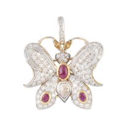 347.  Broche-colgante con diseño de mariposa de brillantes y rubí