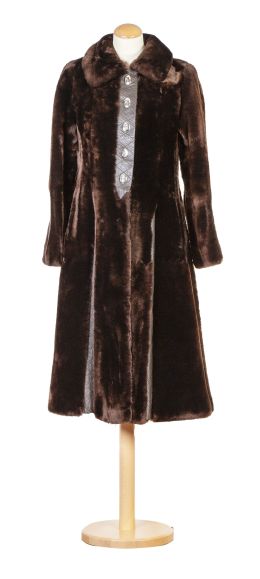 476.  Abrigo largo vintage de piel de moutón combinado con piel de vacuno en detalles de pechera y laterales