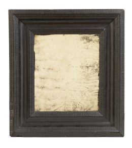 1066.  Espejo con marco de madera tallada, rematada por molduras rizadas.Trabajo español o flamenco, S. XVII.