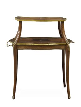 653.  Etagere de estilo Luis XV de madera tallada y bronce dorado.Finales del S. XIX.