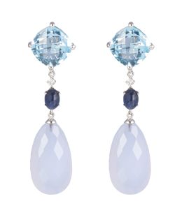 240.  Pendientes largos con topacio azul talla cuadrada facetada, cabujón de zafiro y gota facetada de calcedonia colgante