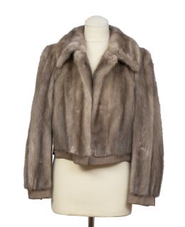 1520.  Chaqueta vintage de piel de visón gris y ante?