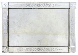 1306.  Espejo con decoración de flores grabadas al ácido.Trabajo veneciano, segunda mitad del S. XX.