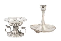 1089.  Lote de chofeta de plata (sin marcas) y candelero de plata ley 900, Alemania comercializado por Luis Espuñes.Principios del S. XX.