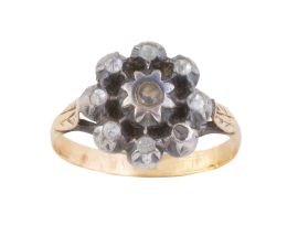 8.  Sortija rosetón S. XIX con frente de símil de diamantes engastados en plata