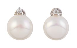 306.  Pendienes de perla abotonada coronada por brillante