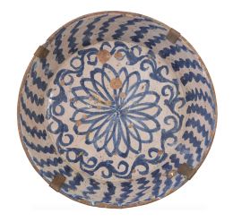 1147.  Lebrillo de cerámica esmaltada en azul y blanco.Trabajo granadino, S. XIX.
