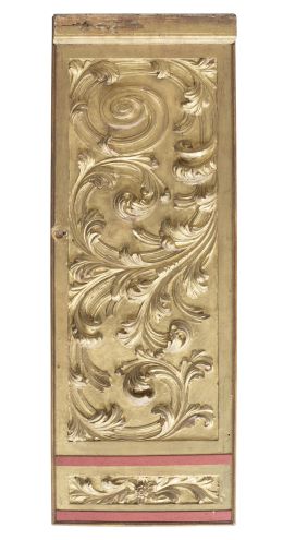 523.  Panel de madera tallada y dorada decorado con hojas carnosas.España, finales del S. XVII - principios del S. XVIII.