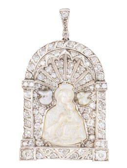 72.  Medalla colgante Art-Decó de Virgen con el Niño en nácar, d