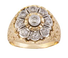 65.  Sortija rosetón de brillantes  c. 1930 en  montura ancha co