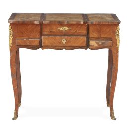 1206.  Mueble de tocador o "poudreuse" de estilo transción Luis XV - Luis XVI  en madera de palo de rosa y palosanto con aplicación de bronces dorados.Francia, finales del S. XIX.