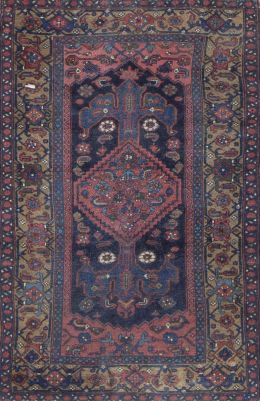 627.  Alfombra persa anudada en lana sobre trama de algodón por n