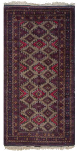 631.  Alfombra en lana de nudo diminuto con motivos en hueso y rojo sobre fondo oscuro.Beluchistan, h. 1900.