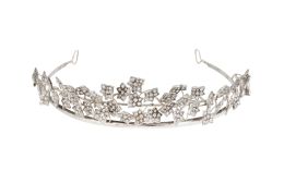 347.  Diadema de pp. S. XX  con hojas de parra cuajadas de brillantes de talla antigua, combinadas en motivos de tamaño creciente hacia el centro