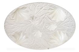 1281.  Placa en cristal iridiscente con "coquilles", tipo Lalique.Francia, S. XX.