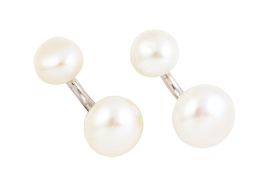 267.  Gemelos dobles con perlas abotonadas de diferente tamaño 