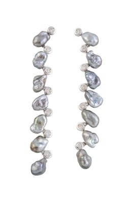 262.  Pendientes largos de perlas keshi y chatones de brillantes alternos