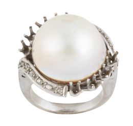157.  Sortija perla mabe con líneas de diamantes