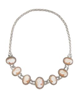 130.  Collar corto de plata con siete camafeos de brusto de Dama tallados en concha, con cadena doble de eslabón circular