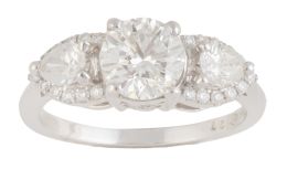 292.  Sortija con brillante central de 1,25 ct aprox. flanqueado por dos diamantes talla pera
