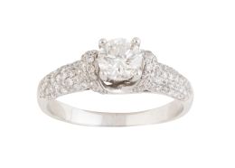 296.  Sortija con brillante central de 0,60 ct. aprox en montura con pavé de brillantes