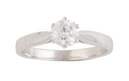 295.  Sortija solitario de brillante de 0,70 ct aprox. engastado en seis garras