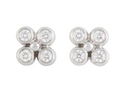 161.  Pendientes flor con cuatro chatones de brillantes