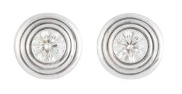 277.  Pendientes dormilonas de brillantes en chatones rodeados por marco ancho de oro liso