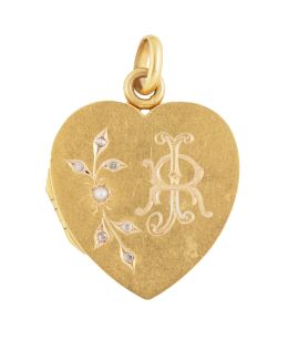 59.  Colgante portafotos Francés c. 1.880 con forma de corazón c